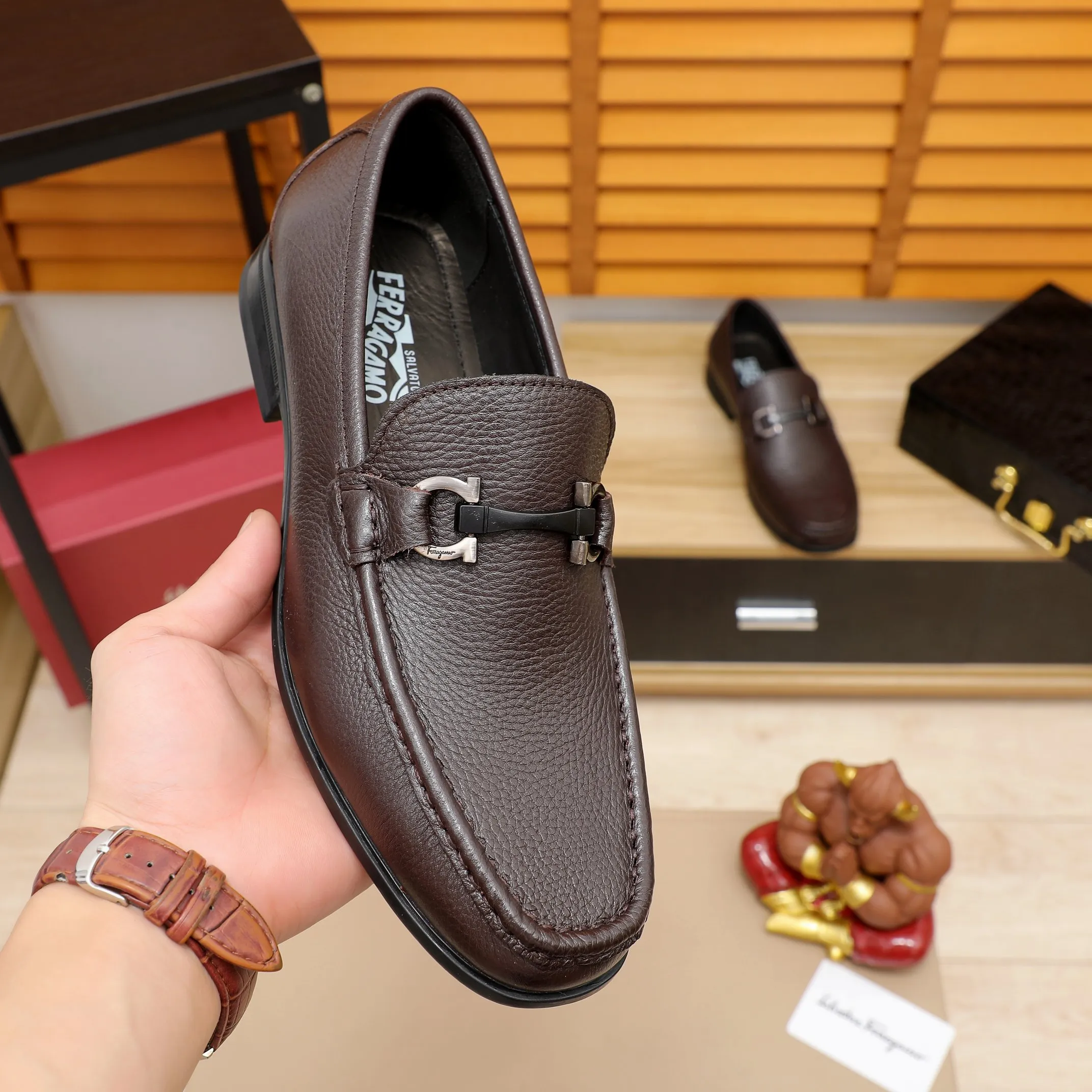 Men's shoes 💰540🕷🕷🐂【Ferragamo】Ferragamo Popular fashion casual shoes🇨🇳Official website counter 1:1 production, original mold opening💯Good quality visible, imported high-end first-layer pebbled calfskin, water-dyed🐂leather lining🌿very clear texture, high-quality waterproof, non-slip and wear-resistant outsole🎋high quality and low price, truly handmade🍓black, coffee color, 2 colors available! Code number 38-45……